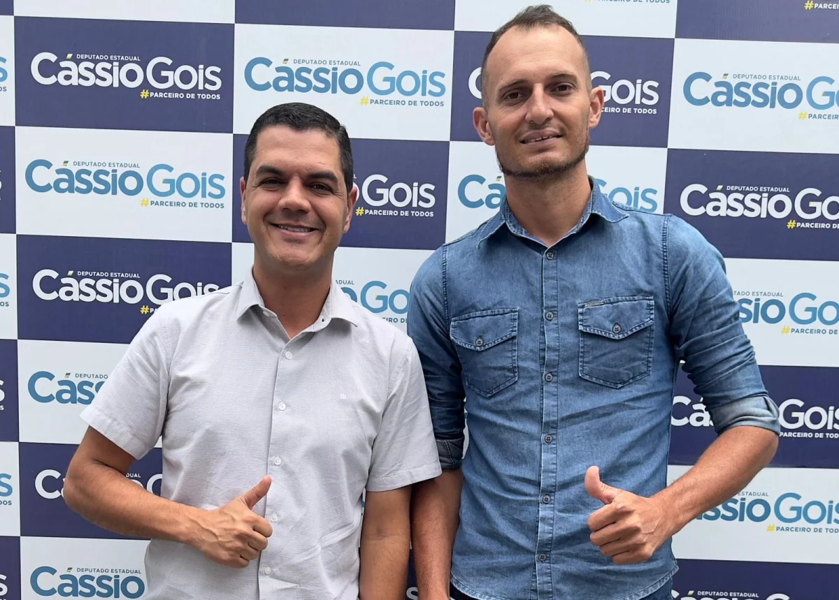 A Pedido do Vereador Rafael Silva, deputado Cássio Gois destina 650 mil para aquisição de uma escavadeira hidráulica em castanheiras