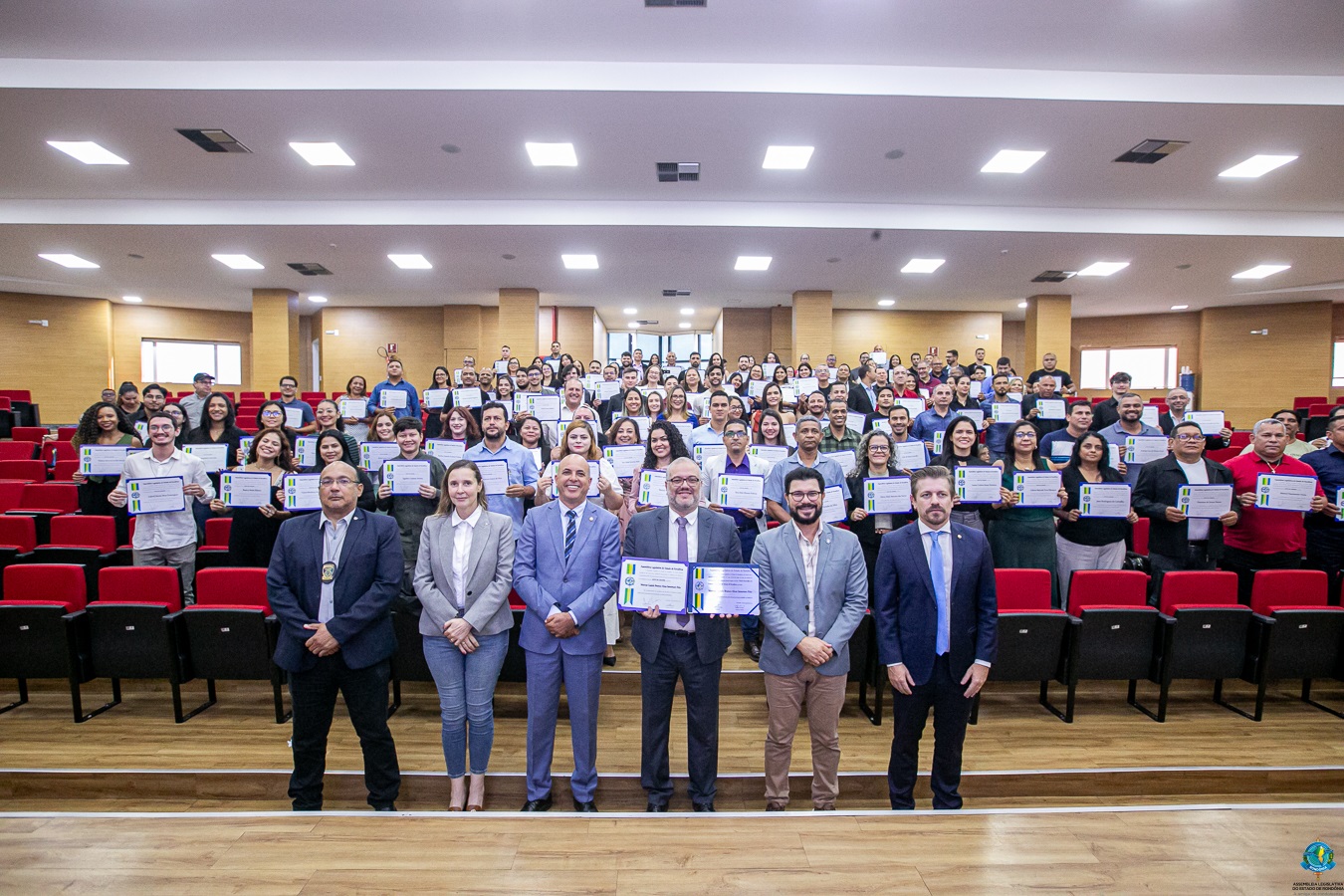 Deputado Ismael Crispin promove sessão solene para homenagear servidores da SEJUS e entrega Título de Cidadão Honorário ao secretário Marcus Rito
