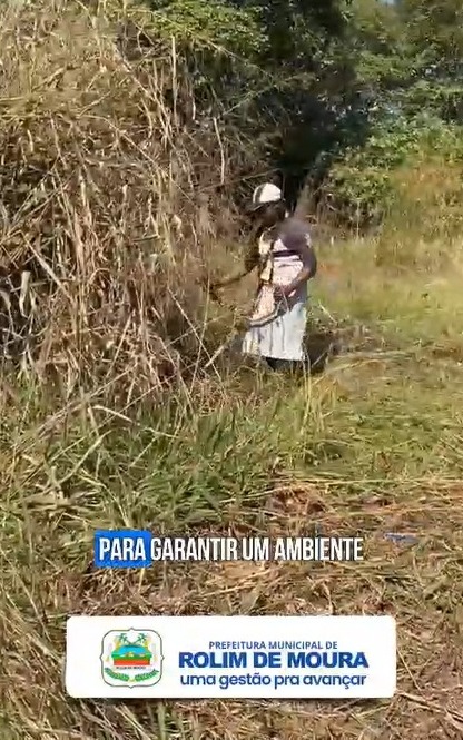 Prefeitura de Rolim de Moura notifica proprietários de terrenos baldios para realizarem limpeza sob pena de multa