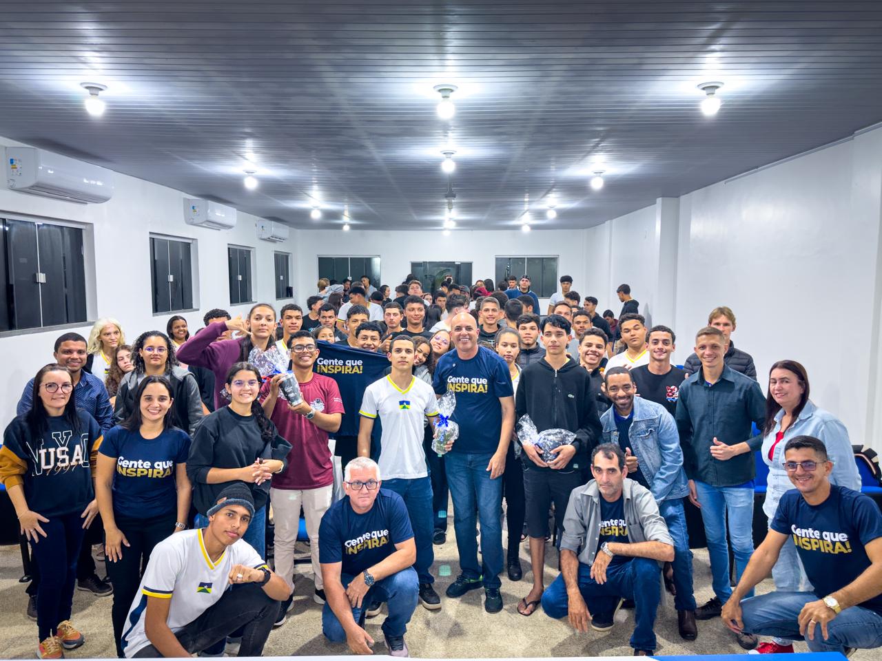 Deputado Ismael Crispin realiza ciclo de palestras “Gente que Inspira” em São Miguel do Guaporé com homenagens e histórias emocionantes