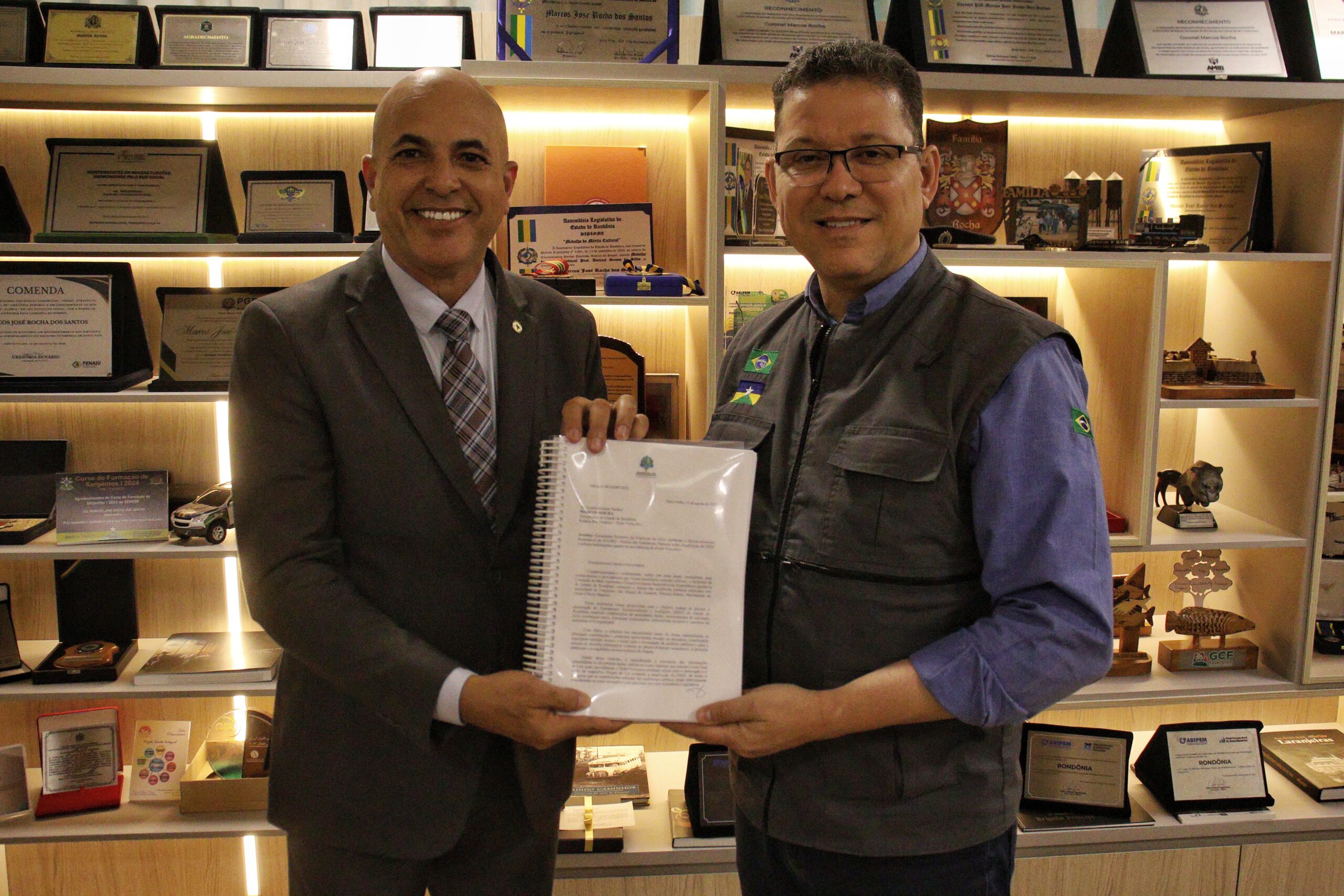 Ismael Crispin leva ao governador Marcos Rocha relatório que traduz expectativas da população sobre a atualização Zoneamento de Rondônia