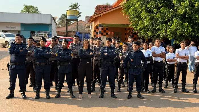 Deputada Dra. Taíssa prestigia cerimônia do Dia do Soldado no 6º BPM em Guajará- Mirim