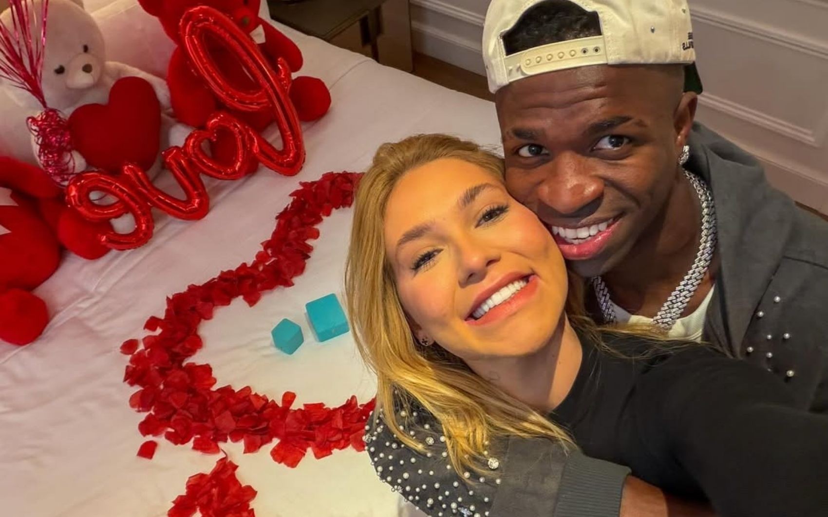 Virgínia Fonseca e Vinícius Júnior assumem namoro durante viagem com amigos