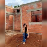 “Menina da pecuária” chamada de “pobre” mostra obra da nova casa em Costa Marques